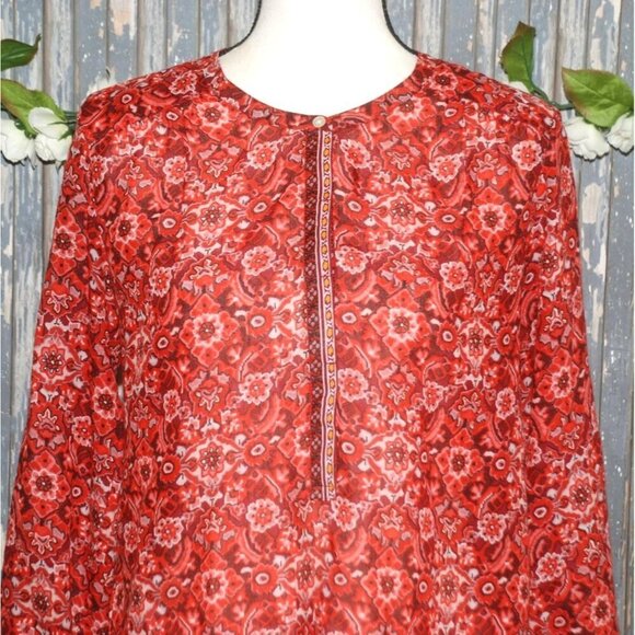 NICE Ann Taylor LOFT The Softened Red Tunic Top Size XS Floral Half Button Up - Picture 2 of 9